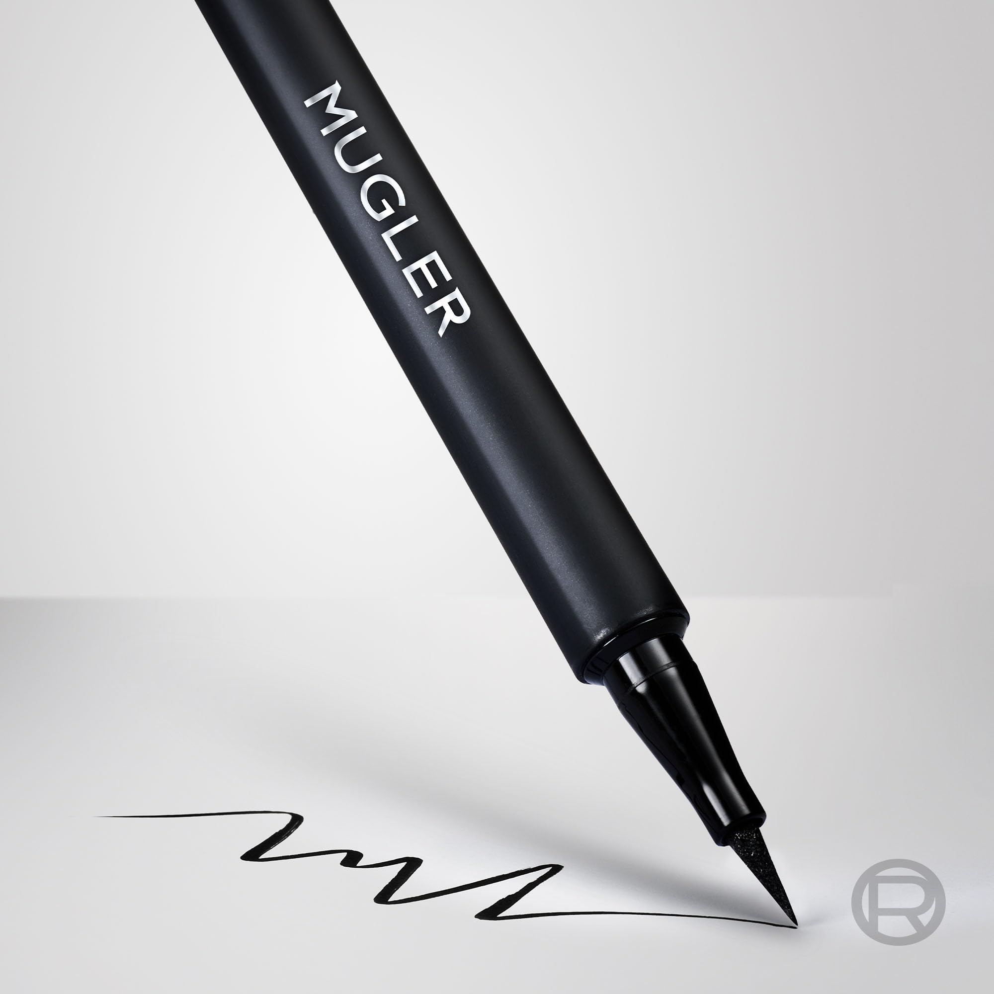 l-or-al-paris-x-mugler-liner-sculptural-eyeliner-noir-waterproof-24h-6-3-g image 3