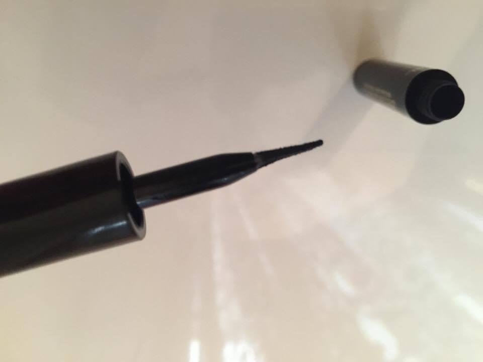 Très bien, démaquillage costaud