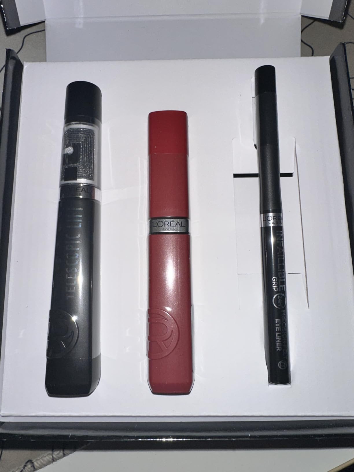 Mascara top, rouge trop foncé pour moi