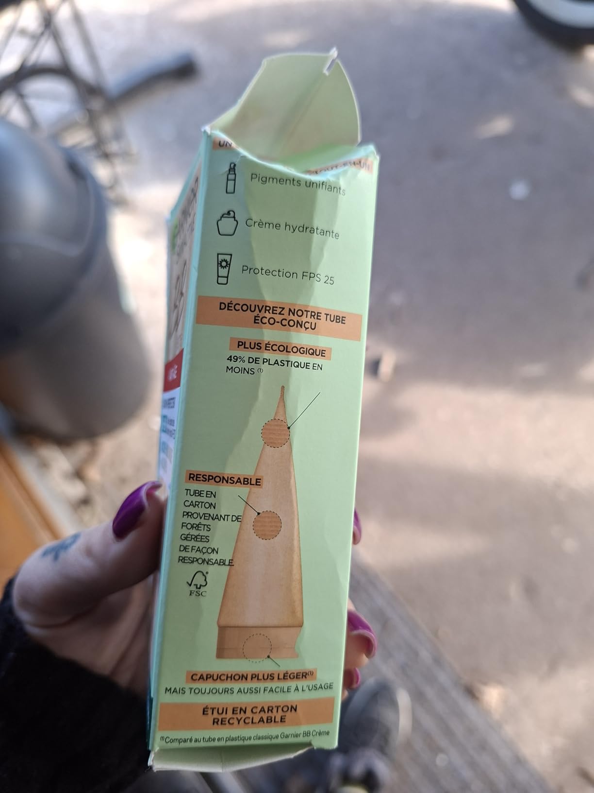 Très bien, couvrance légère